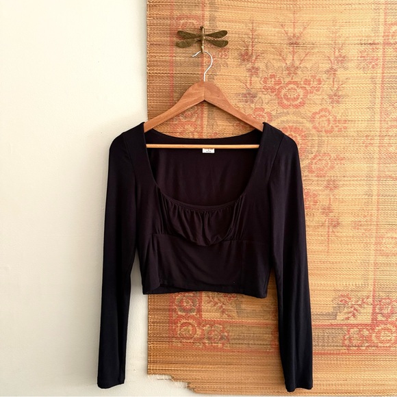 Aritzia Wilred Free Ruched Black Long Sleeve Cropped Top - Picture 1 of 4